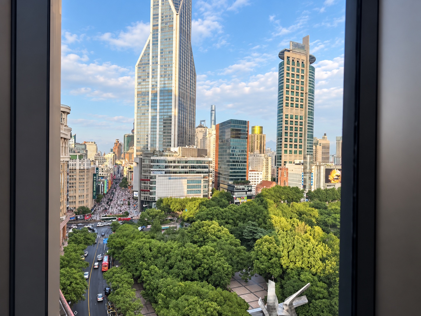从千启上海办公室眺望南京西路与人民广场